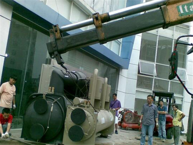 雁江区随车吊和汽车吊的核心区别是什么？哪种更省钱？